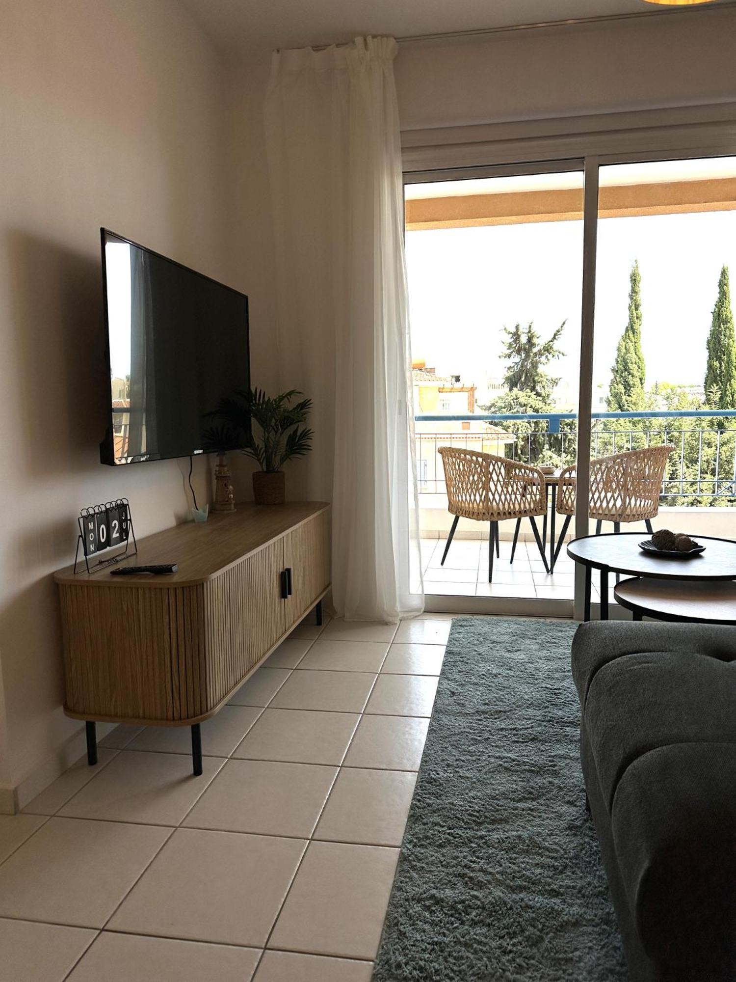 H&O Golden Sun Suite Paphos Buitenkant foto