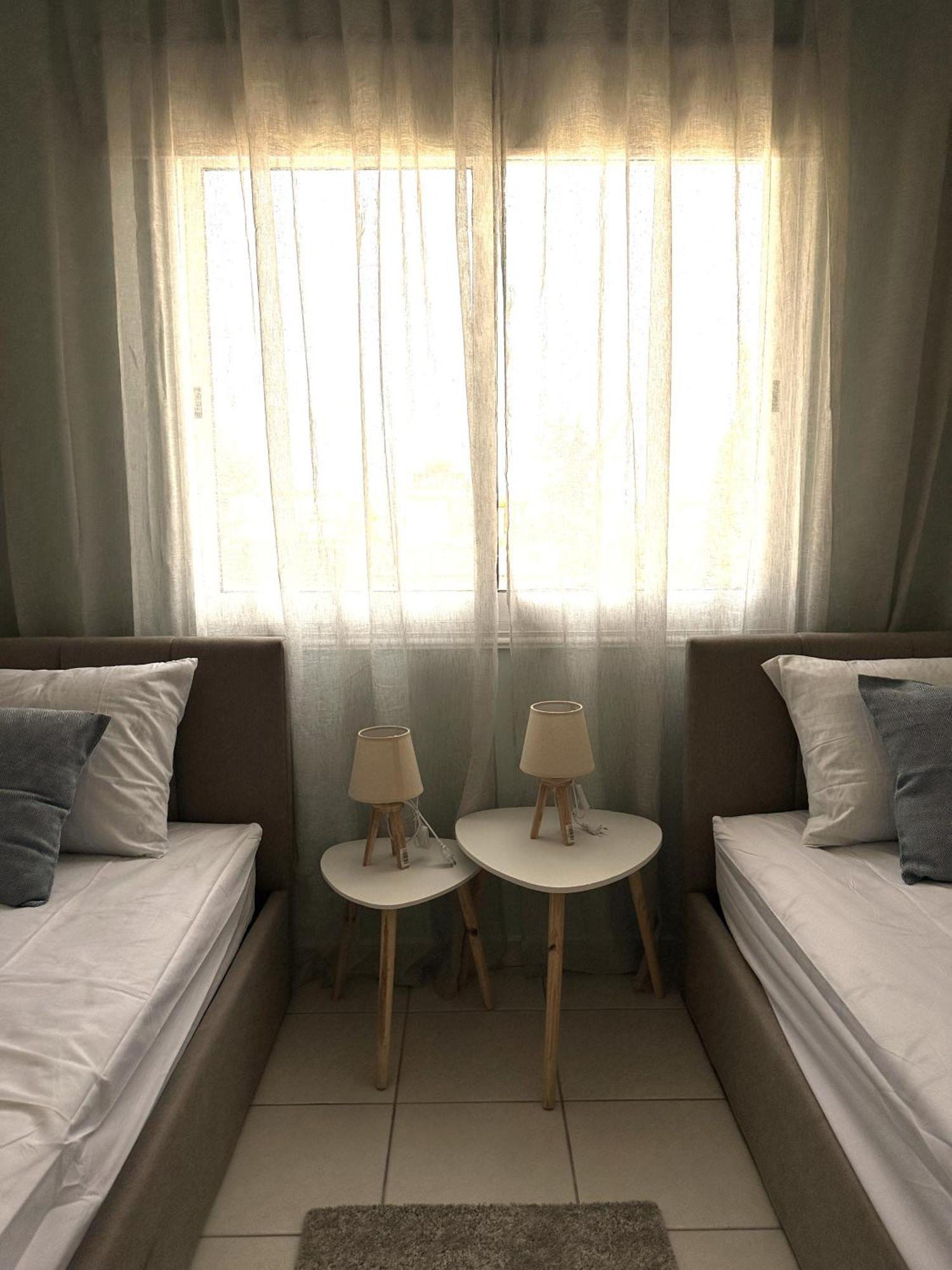 H&O Golden Sun Suite Paphos Buitenkant foto
