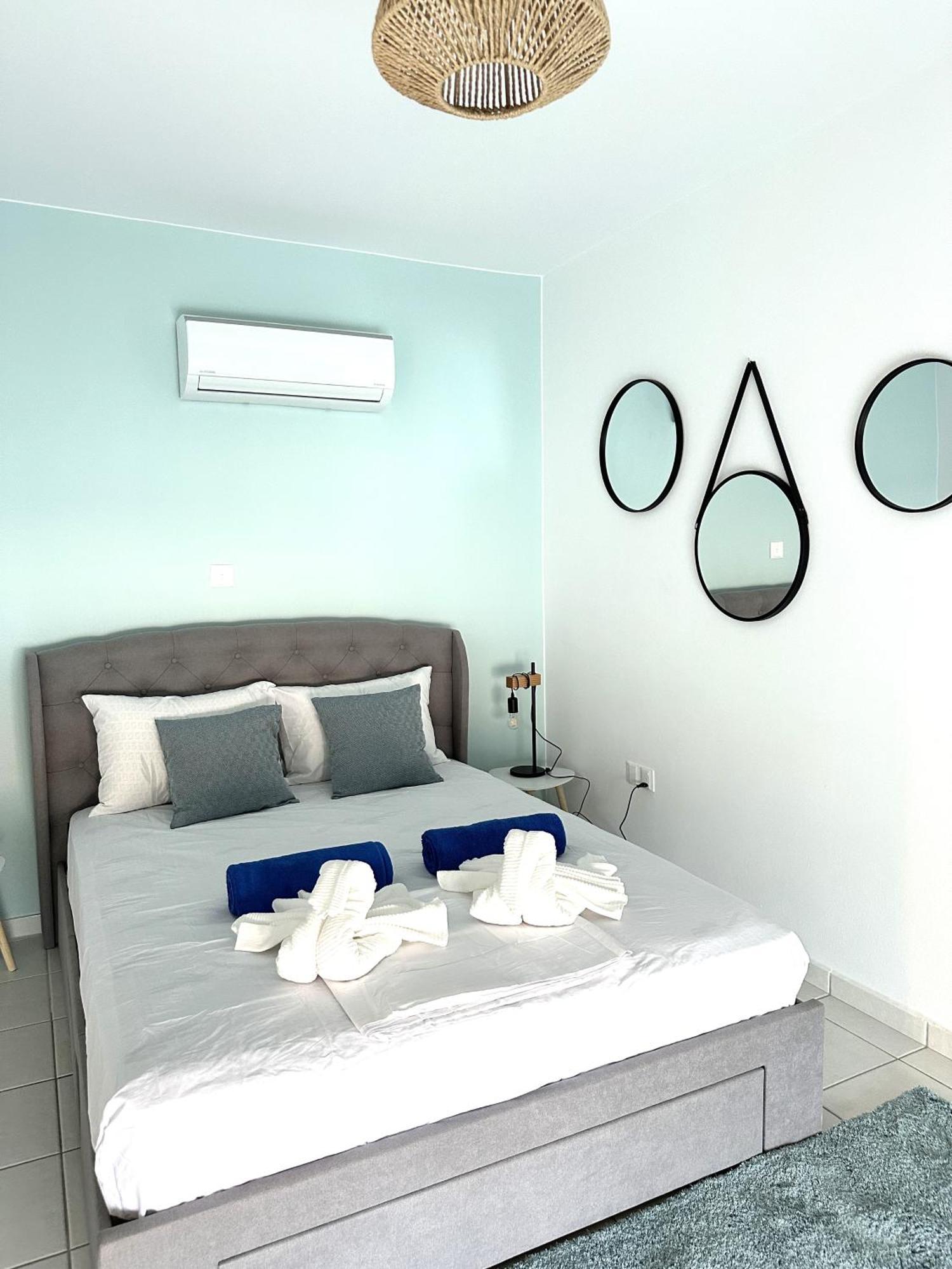 H&O Golden Sun Suite Paphos Buitenkant foto